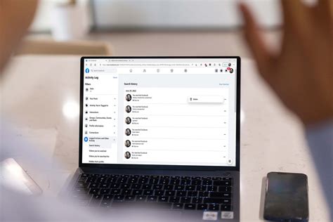 Schemat nawigacji do Dziennika aktywności na Facebooku na komputerze