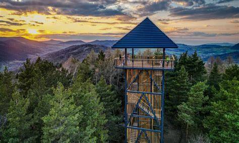 Widok panoramy Ostrawy z wieży widokowej Bolt Tower w Dolnych Witkowicach.