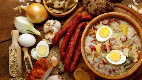 Stoliki z wykwintnymi potrawami kuchni staropolskiej w restauracji Leśniczówka