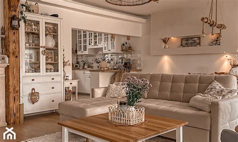 Estetyczne wnętrze domu w stylu rustykalnym z elementami boho, idealne na babskie spotkania.