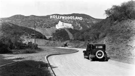 zdjęcie przedstawiające historyczny napis HOLLYWOODLAND