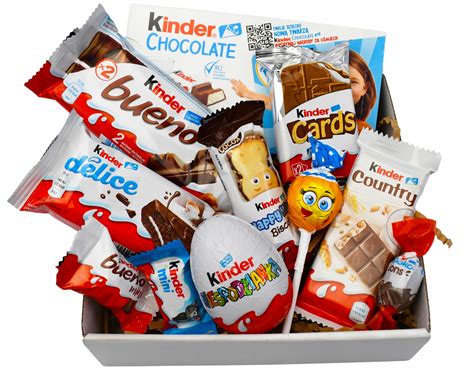 Opakowanie świątecznego zestawu słodyczy Kinder z różnymi produktami marki
