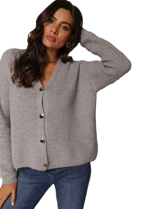 Kolaż zdjęć przedstawiający różnorodne swetry plus size z oferty Maloma - od basic po wzorzyste i kardigany.