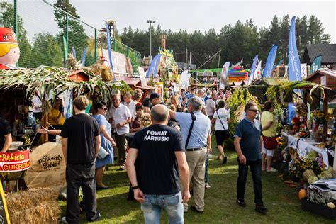 Uczestnicy XI Jarmarku Regionalnego i Święta Plonów w Sycowie