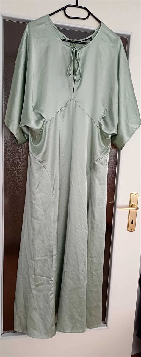 Elegancka sukienka maxi w rozmiarze 46 na formalne przyjęcie