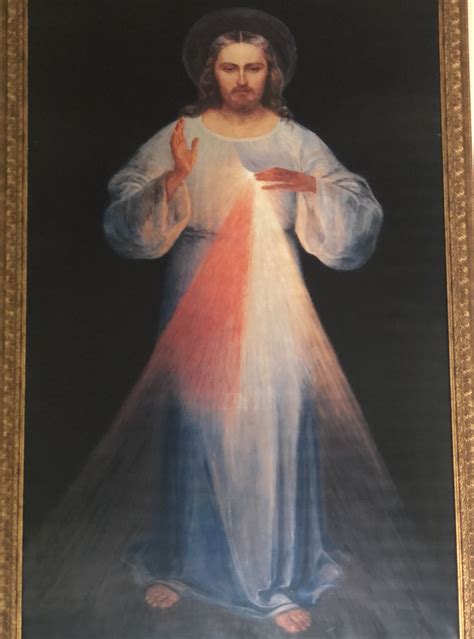 Wnętrze kościoła w Czerniewicach z obrazami Jezusa Miłosiernego i św. Antoniego Padewskiego