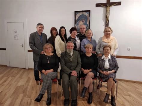 Zdjęcie grupowe członków wspólnoty parafialnej