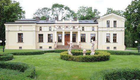 zdjęcie Pałacu Wąsowo w otoczeniu parku