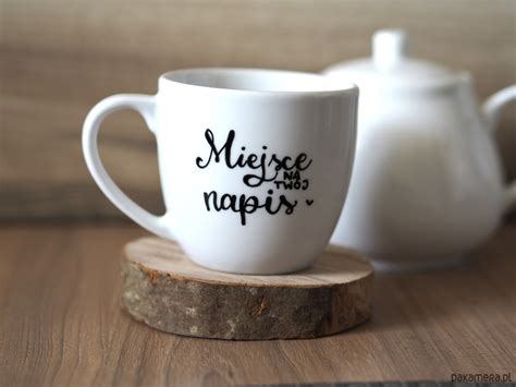 Zdjęcie przedstawiające personalizowane opakowanie miętówek z zabawnym napisem na etykiecie