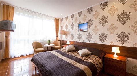 elegancki pokój hotelowy w Dworze Chotynia