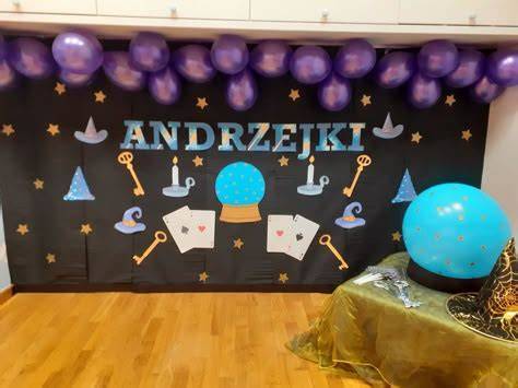 dekoracje andrzejkowe sali szkolnej