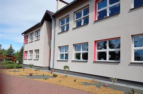 Zdjęcie architektoniczne Przedszkola Katolickiego im. św. Jana Pawła II w Krakowie.