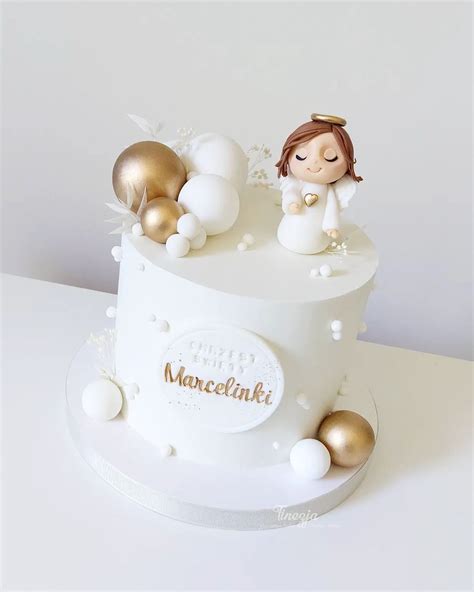 Stylowy tort na chrzciny w pastelowych kolorach