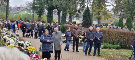 zdjęcie z uroczystości mszy świętej na Cmentarzu Poległych w Radzyminie