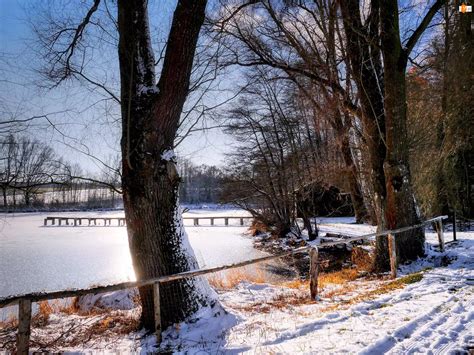 Sylwester nad zamarzniętym jeziorem
