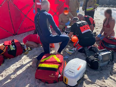 Zdjęcie zespołu ratowników Baywatch Hawaii na plaży