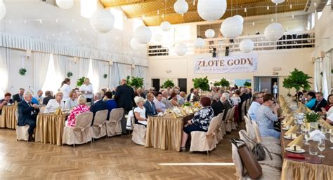 zdjęcie jubilackiej pary podczas uroczystości Złotych Godów