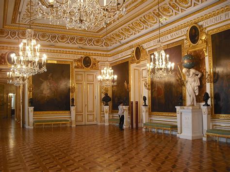 Wnętrze jednej z zabytkowych sal dworskich, np. Sala Rycerska