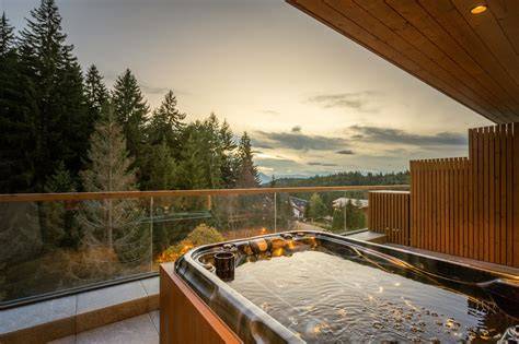 widok na hotel SPA w otoczeniu przyrody