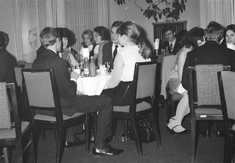 Imprezy taneczne często obywały się bez wróżb. Fotografia z Narodowego Archiwum Cyfrowego