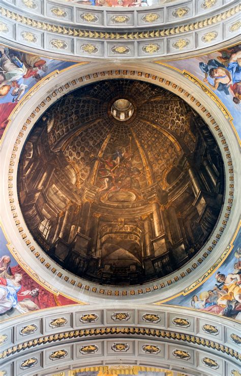 Ilustracja interaktywna przedstawia pracę Andrea del Pozzo „Iluzja kopuły na przecięciu nawy głównej z transeptem”. Fresk przedstawia iluzję kopuły, która w środku jest złota. Obok niej widoczne są malowidła przedstawiające sceny biblijne.