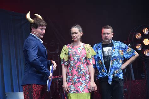 zdjęcie członków kabaretu Smile podczas występu