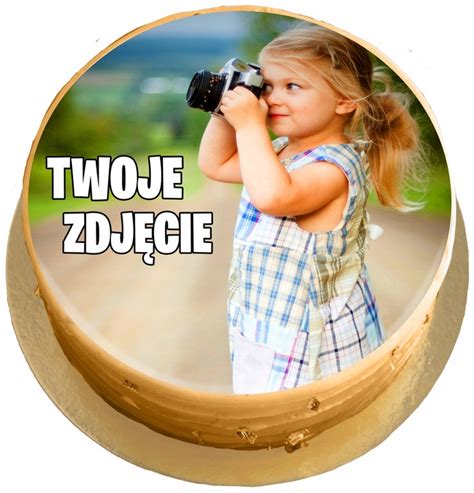 Ilustracja tortu z jadalnym opłatkiem ze zdjęciem