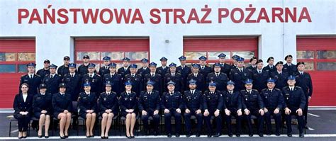 zdjęcie grupowe wykonawców i organizatorów