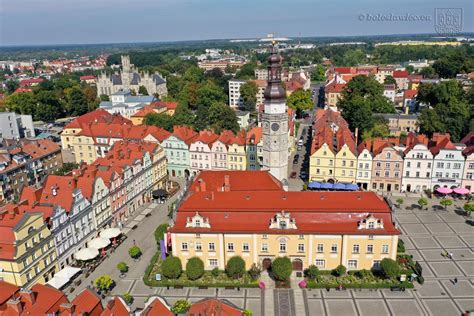 Panorama miasta Bolesławiec z widocznymi zakładami ceramicznymi