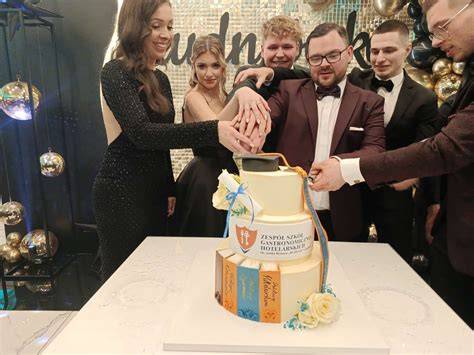 Imponujący tort studniówkowy