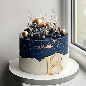 Elegancki tort z dekoracjami nawiązującymi do chrztu świętego