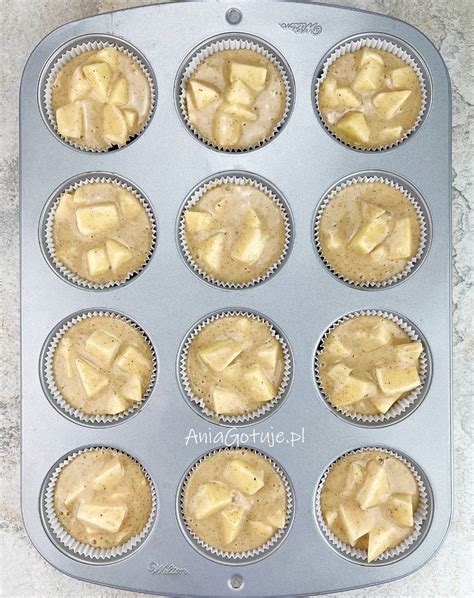Zdjęcie gotowego biszkoptu, może być w formie krążków i muffinek.