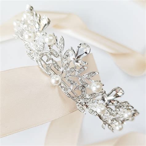 Elegancki diadem ślubny z cyrkoniami i perłami