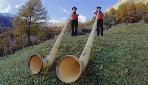 zdjęcie przedstawiające góralskie instrumenty muzyczne