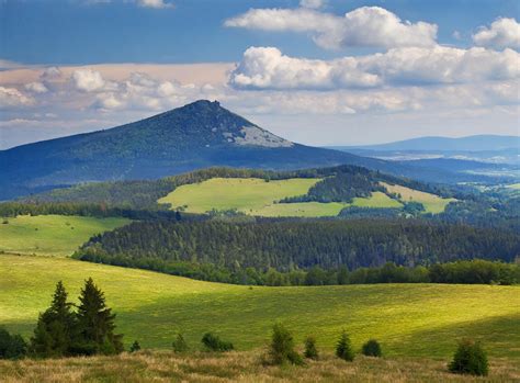 Malowniczy krajobraz Gór Opawskich jesienią