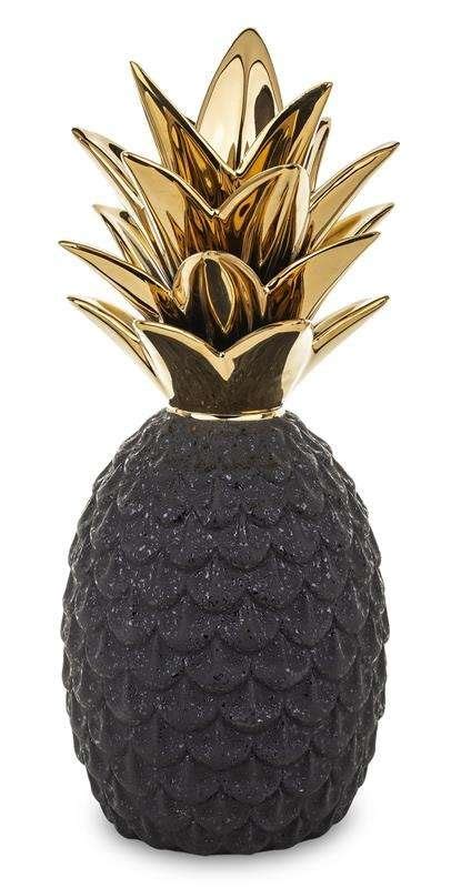 Ananas jako bibelot dekoracyjny do salonu, pokazujący jego elegancki wygląd po przygotowaniu.
