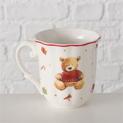 Zdjęcie muffinek udekorowanych personalizowanymi opłatkami z motywem misia.