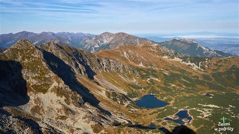 widok na Tatry ze szczytu górskiego