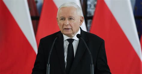 zdjęcie z konferencji w Sejmie z udziałem Jarosława Kaczyńskiego i Antoniego Macierewicza