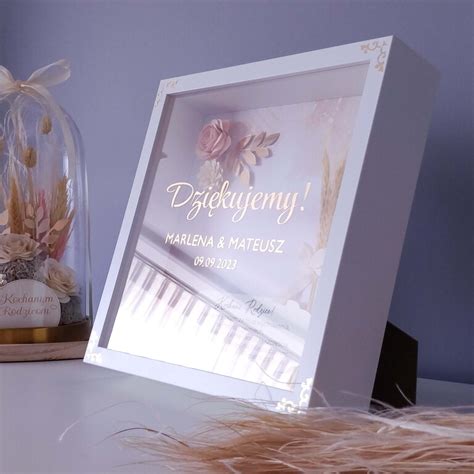 Ramka 3D udekorowana banknotami w kształcie motyli