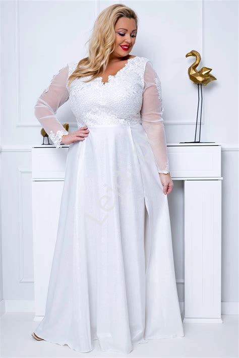 Elegancka sukienka plus size na ślub cywilny.
