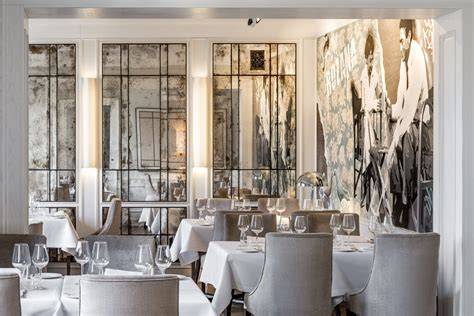 Eleganckie wnętrze restauracji 