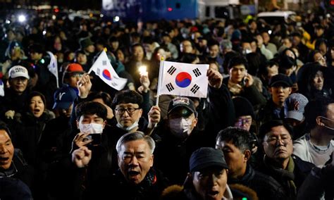zdjęcie z protestów w Korei Południowej z transparentami antyjapońskimi