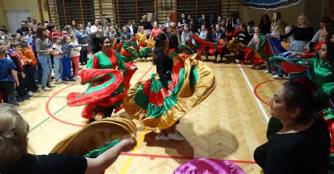 zdjęcie z obchodów Dnia Wyzwolenia Korei z demonstracjami