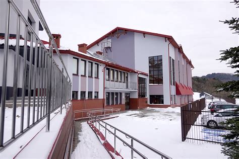 zdjęcie przedstawiające budynek Zespołu Szkół Ponadpodstawowych w Szczercowie