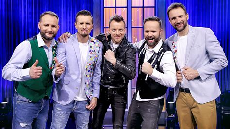 Zdjęcie członków Kabaretu Skeczów Męczących na scenie