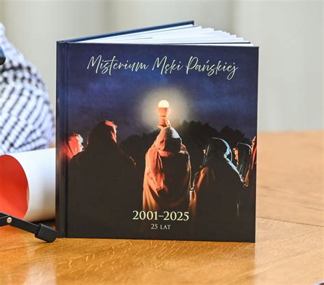 Okładka albumu jubileuszowego poświęconego 300-leciu kościoła w Korzeńsku