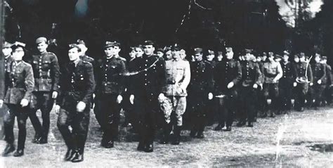 Schemat działań Służby Bezpieczeństwa wobec polityków w PRL