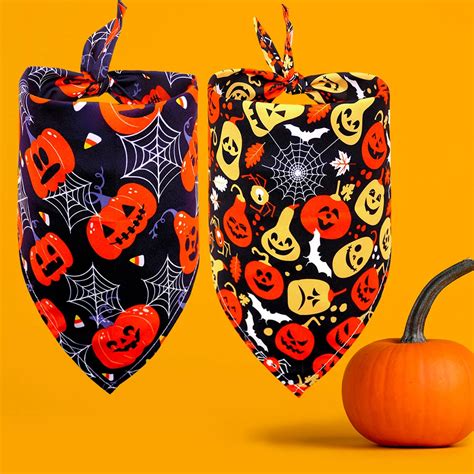 Kompilacja zdjęć różnych akcesoriów dla psów na Halloween: bandany, kokardki, małe pelerynki