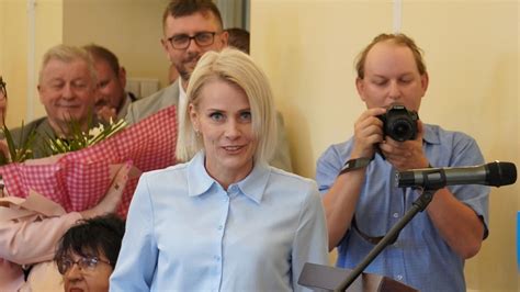 Burmistrz Miasta Gostynina przemawiający na Rynku Miejskim podczas obchodów 3 Maja